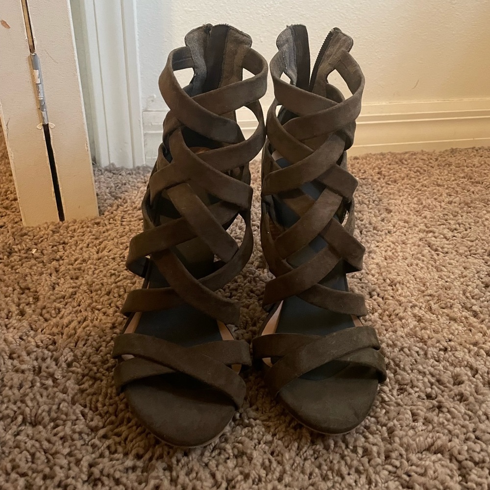 Heels - Picture 2 of 3